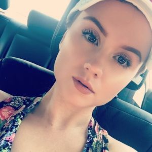 Meet your Posher, Carolina